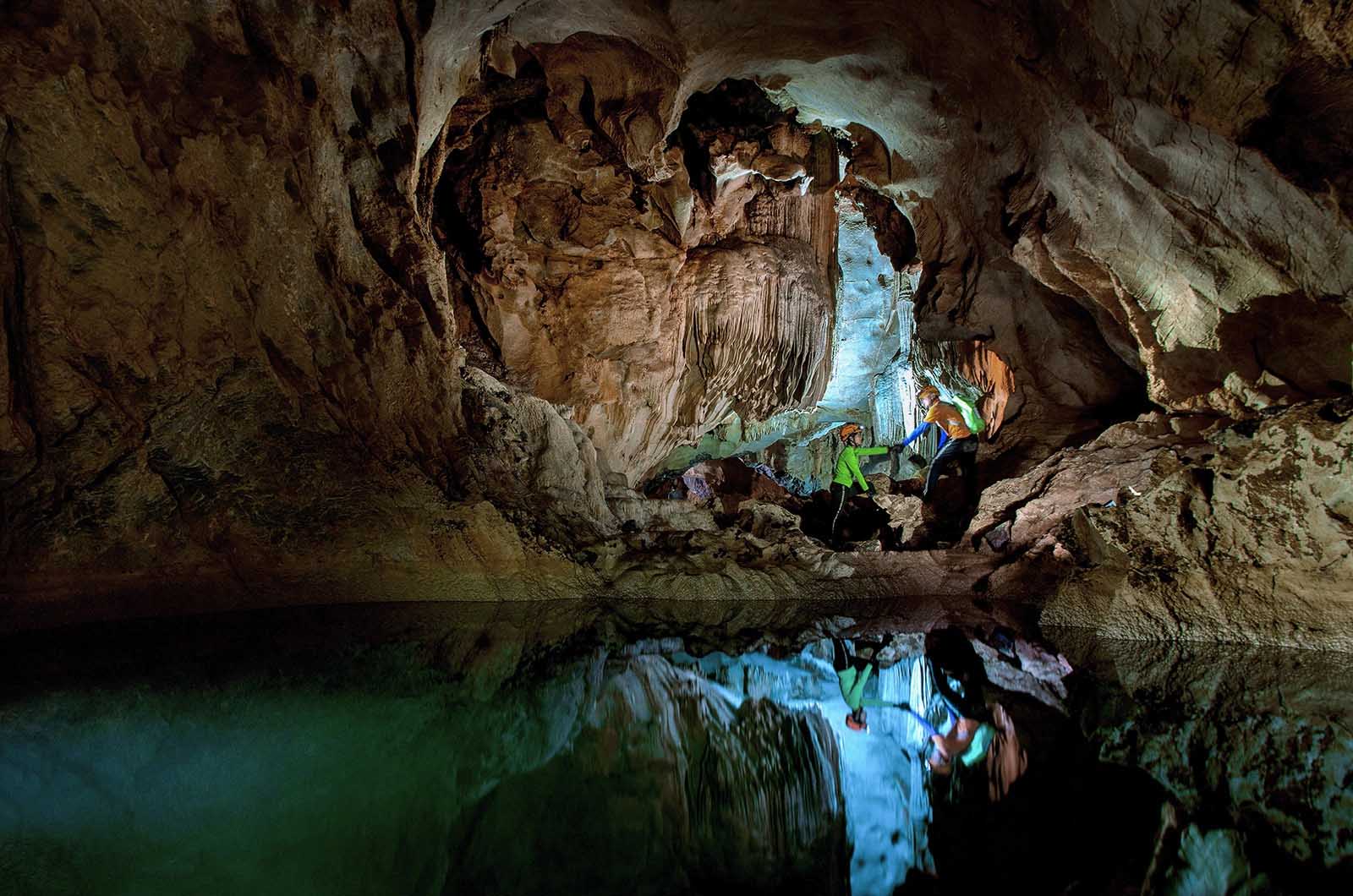 things to do in quang binh - cha loi cave